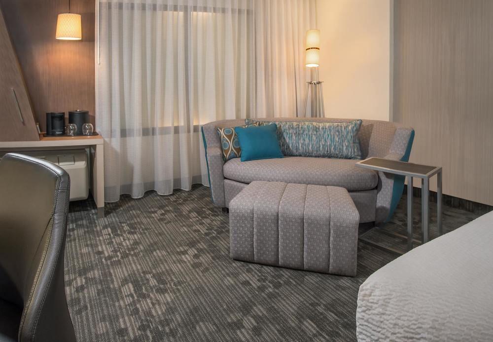 Courtyard By Marriott Waterloo Cedar Falls Zewnętrze zdjęcie